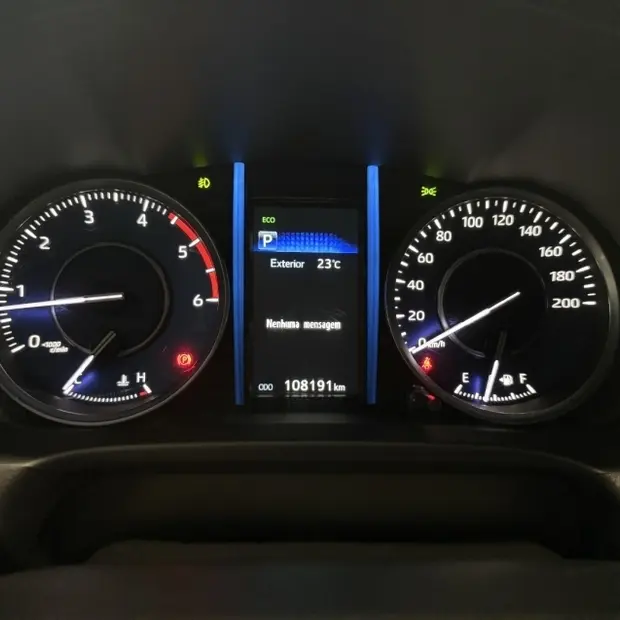 Toyota HILUX SW4 2.8 D-4D TURBO DIESEL SRX 4X4 AUTOMÁTICO