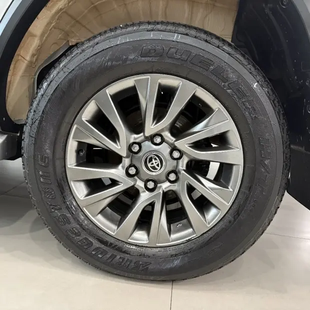 Toyota HILUX SW4 2.8 D-4D TURBO DIESEL SRX 4X4 AUTOMÁTICO