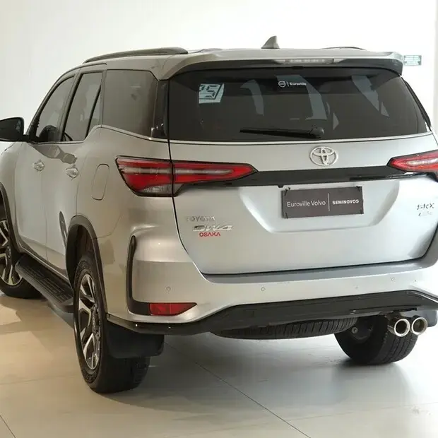 Toyota HILUX SW4 2.8 D-4D TURBO DIESEL SRX PLATINUM 7L 4X4 AUTOMÁTICO