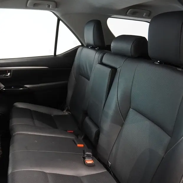 Toyota HILUX SW4 2.8 D-4D TURBO DIESEL SRX PLATINUM 7L 4X4 AUTOMÁTICO