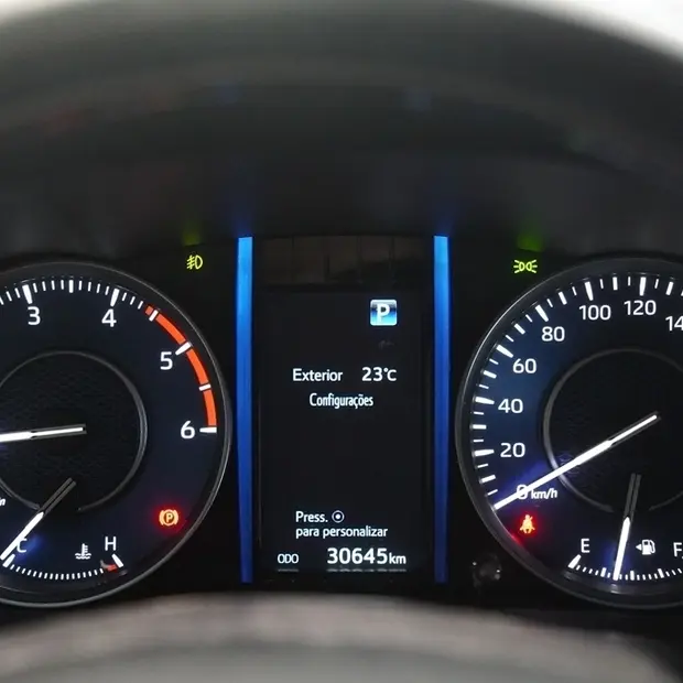 Toyota HILUX SW4 2.8 D-4D TURBO DIESEL SRX PLATINUM 7L 4X4 AUTOMÁTICO