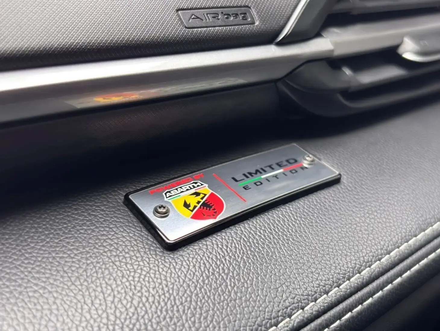 galeria FASTBACK LIMITED EDITION T270