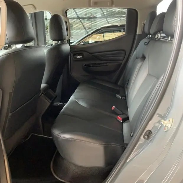 Mitsubishi L200 TRITON 2.4 16V TURBO DIESEL SPORT HPE-S URBAN CD 4P 4X4 AUTOMÁTICO