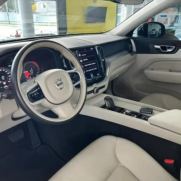 Volvo XC60 2.0 T8 HYBRID MOMENTUM AWD GEARTRONIC