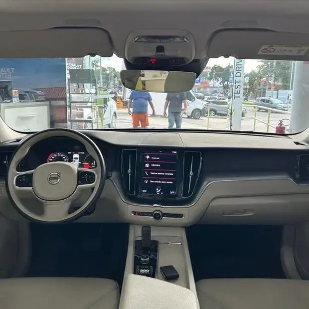 Volvo XC60 2.0 T8 HYBRID MOMENTUM AWD GEARTRONIC