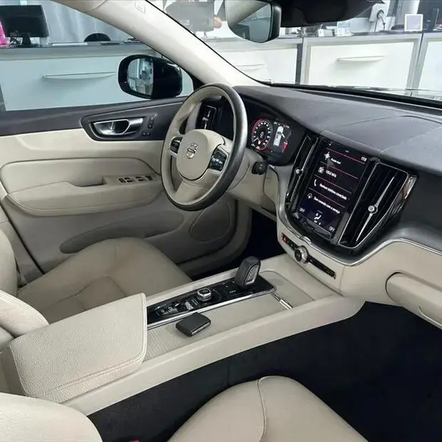 Volvo XC60 2.0 T8 HYBRID MOMENTUM AWD GEARTRONIC