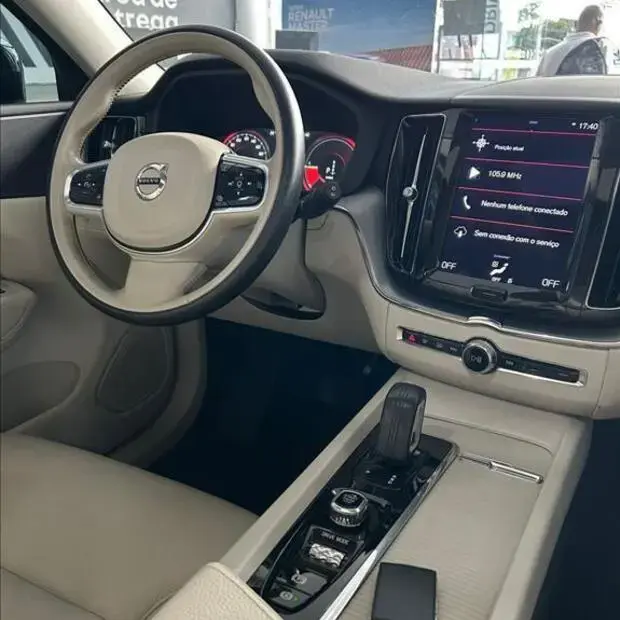 Volvo XC60 2.0 T8 HYBRID MOMENTUM AWD GEARTRONIC