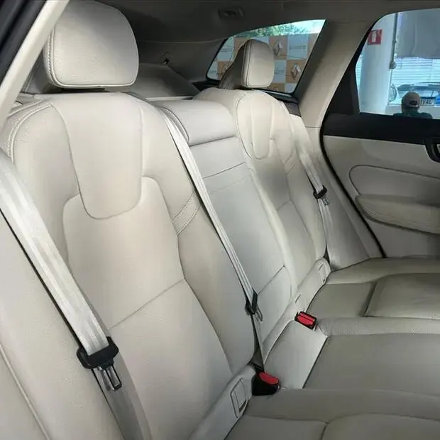 Volvo XC60 2.0 T8 HYBRID MOMENTUM AWD GEARTRONIC