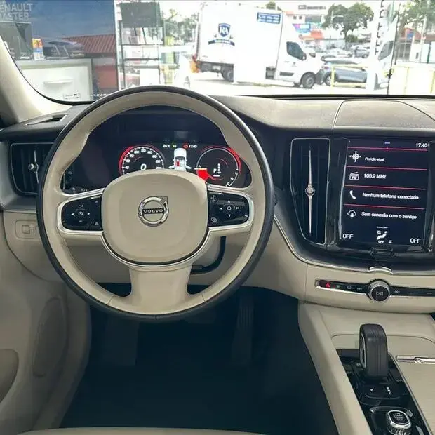 Volvo XC60 2.0 T8 HYBRID MOMENTUM AWD GEARTRONIC