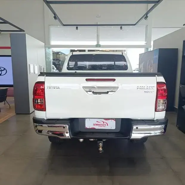 Toyota HILUX 2.8 D-4D TURBO DIESEL CD SRV 4X4 AUTOMÁTICO