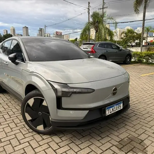 Volvo EX30 69 KW ELÉTRICO PLUS