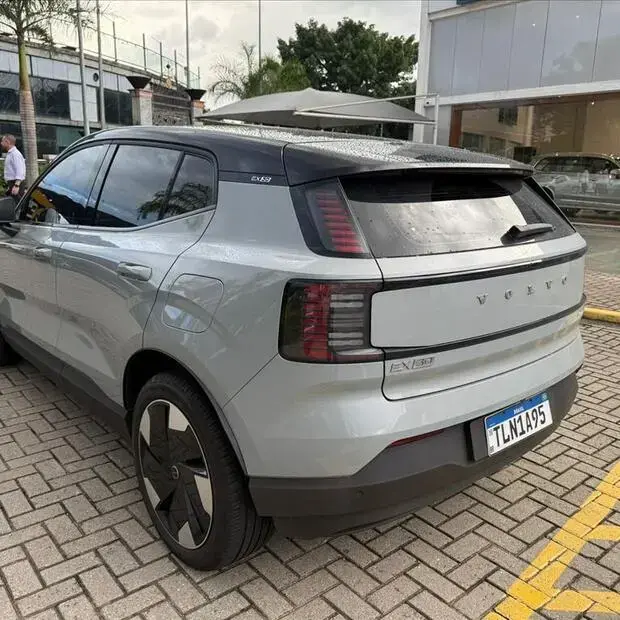 Volvo EX30 69 KW ELÉTRICO PLUS