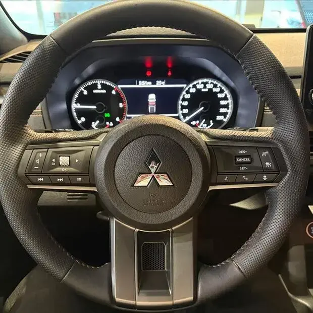 Mitsubishi TRITON 2.4 BITURBO DIESEL CD KATANA 4X4 AUTOMÁTICO