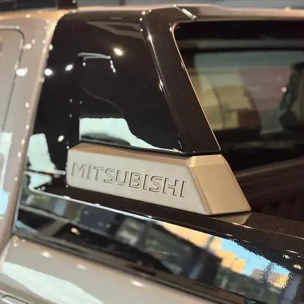 Mitsubishi TRITON 2.4 BITURBO DIESEL CD KATANA 4X4 AUTOMÁTICO