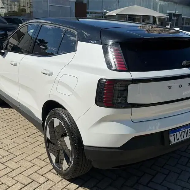 Volvo EX30 69 KW ELÉTRICO PLUS