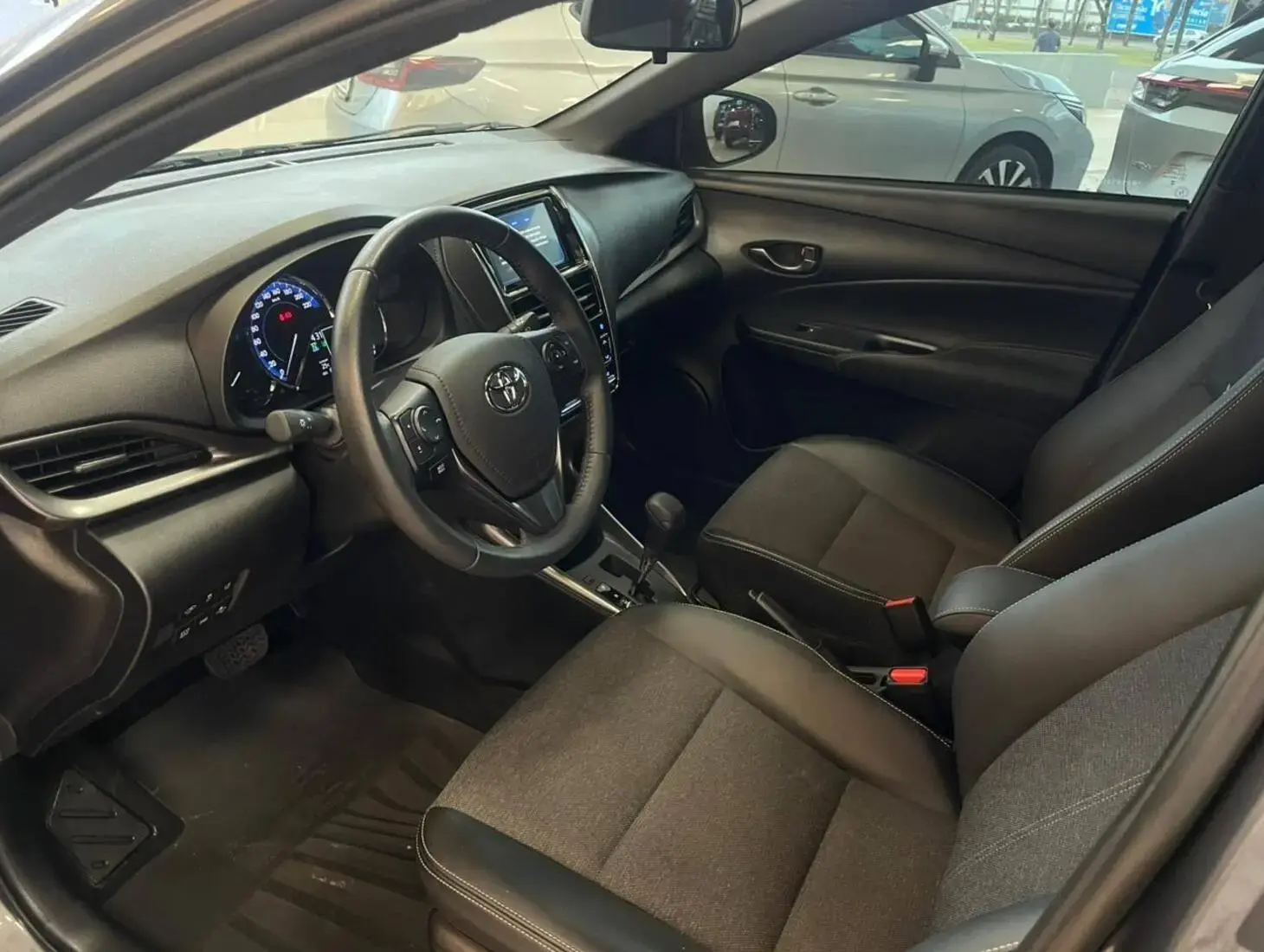 galeria YARIS HB XS CVT