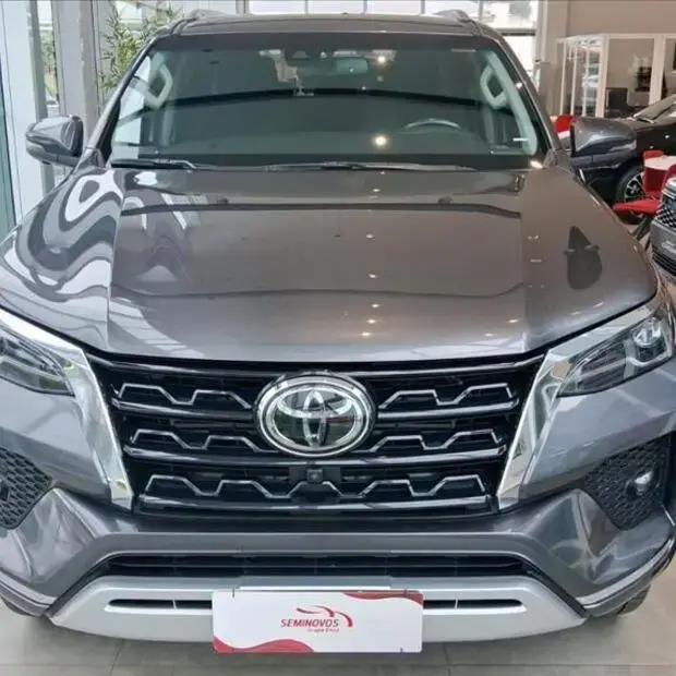 Toyota HILUX SW4 2.8 D-4D TURBO DIESEL SRX 7L 4X4 AUTOMÁTICO