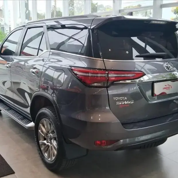 Toyota HILUX SW4 2.8 D-4D TURBO DIESEL SRX 7L 4X4 AUTOMÁTICO