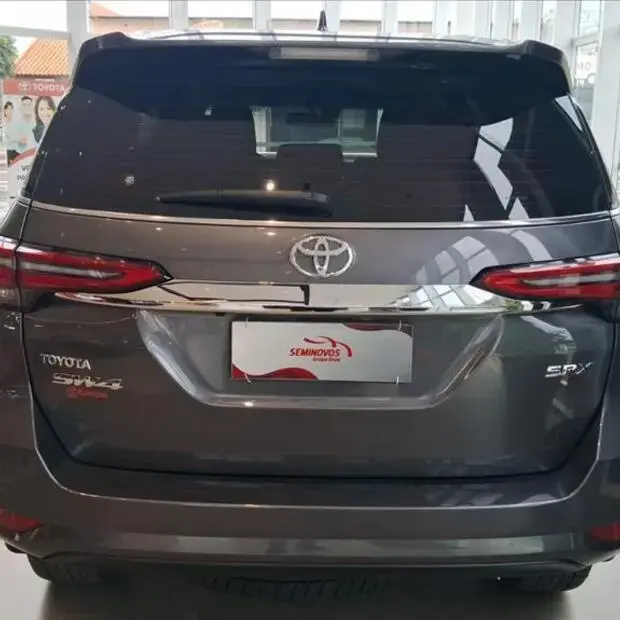 Toyota HILUX SW4 2.8 D-4D TURBO DIESEL SRX 7L 4X4 AUTOMÁTICO