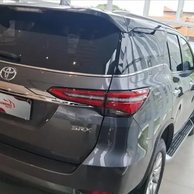 Toyota HILUX SW4 2.8 D-4D TURBO DIESEL SRX 7L 4X4 AUTOMÁTICO