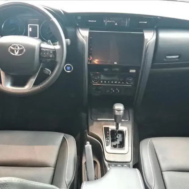 Toyota HILUX SW4 2.8 D-4D TURBO DIESEL SRX 7L 4X4 AUTOMÁTICO