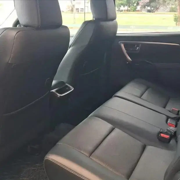 Toyota HILUX SW4 2.8 D-4D TURBO DIESEL SRX 7L 4X4 AUTOMÁTICO