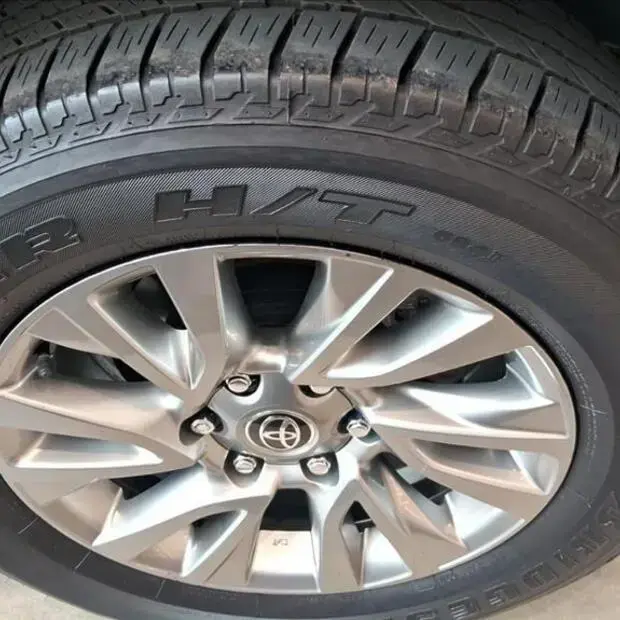 Toyota HILUX SW4 2.8 D-4D TURBO DIESEL SRX 7L 4X4 AUTOMÁTICO