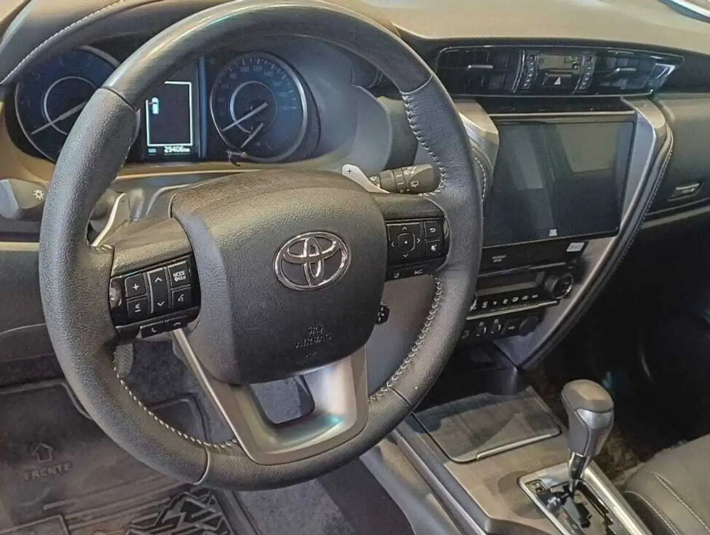 galeria HILUX SW4 2.8 SRX