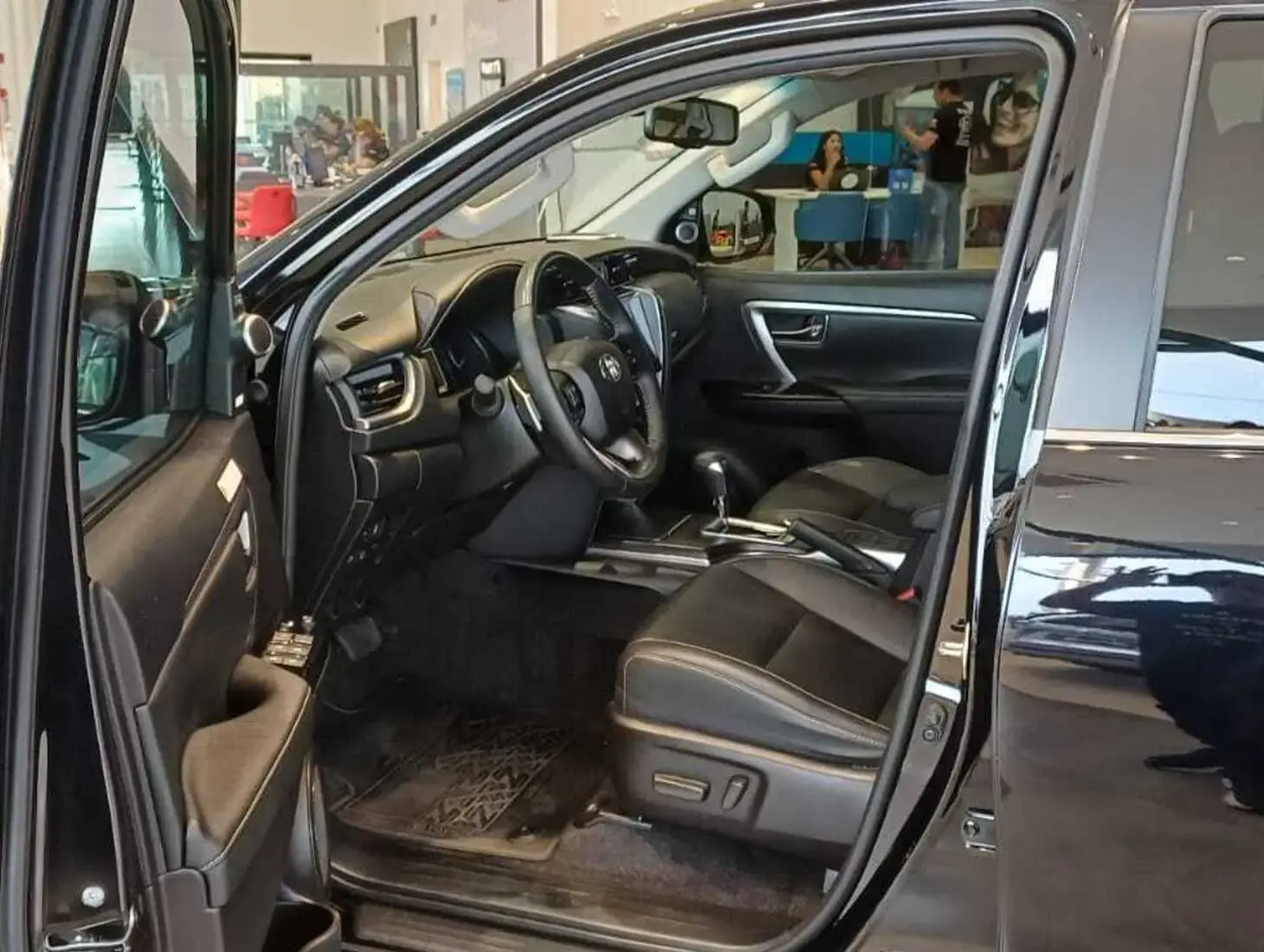 galeria HILUX SW4 2.8 SRX