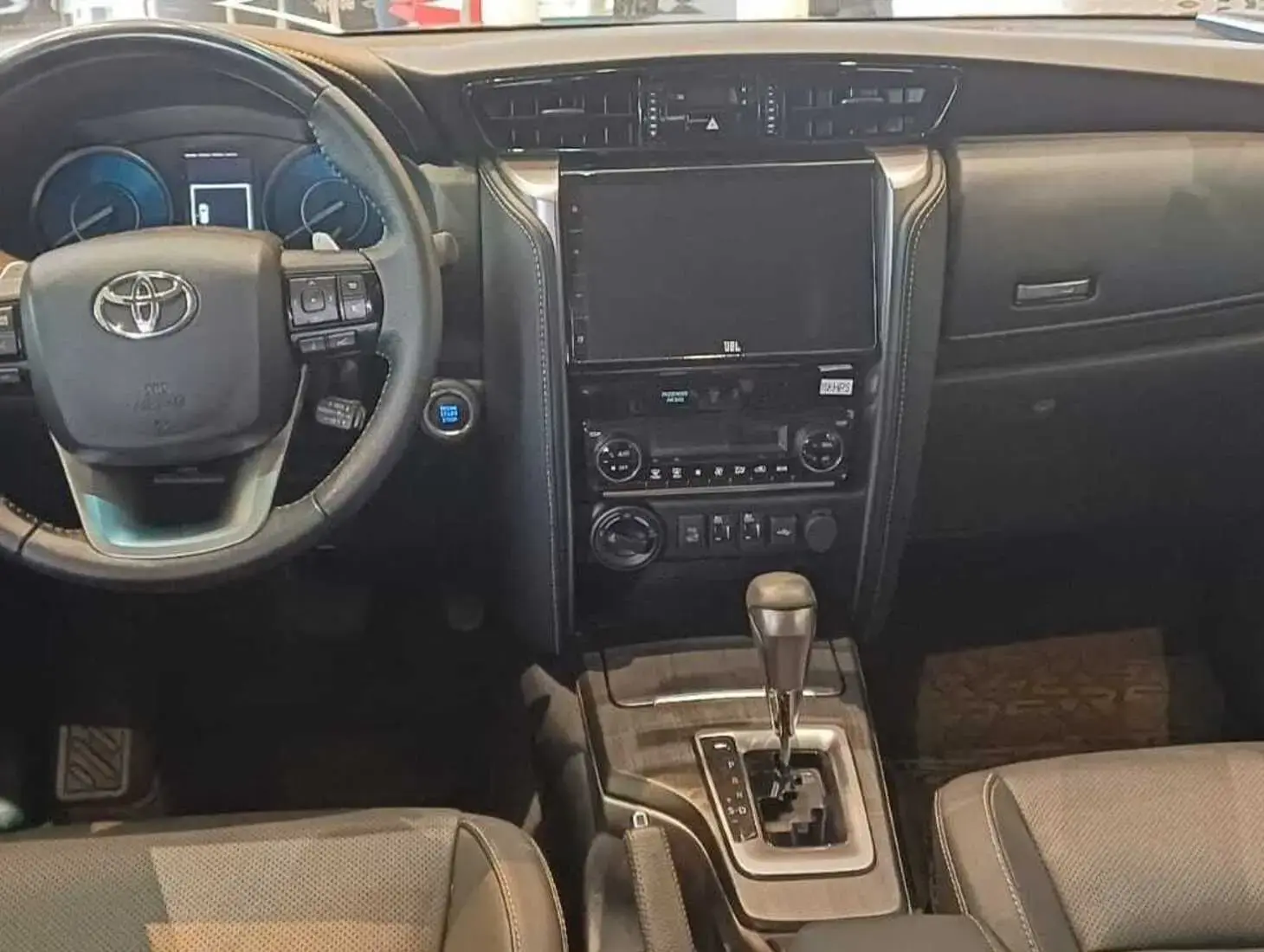 galeria HILUX SW4 2.8 SRX