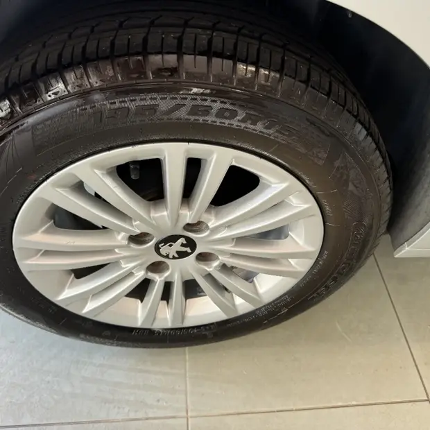 Peugeot 208 1.2 ALLURE 12V FLEX 4P MANUAL