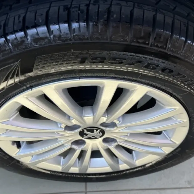 Peugeot 208 1.2 ALLURE 12V FLEX 4P MANUAL