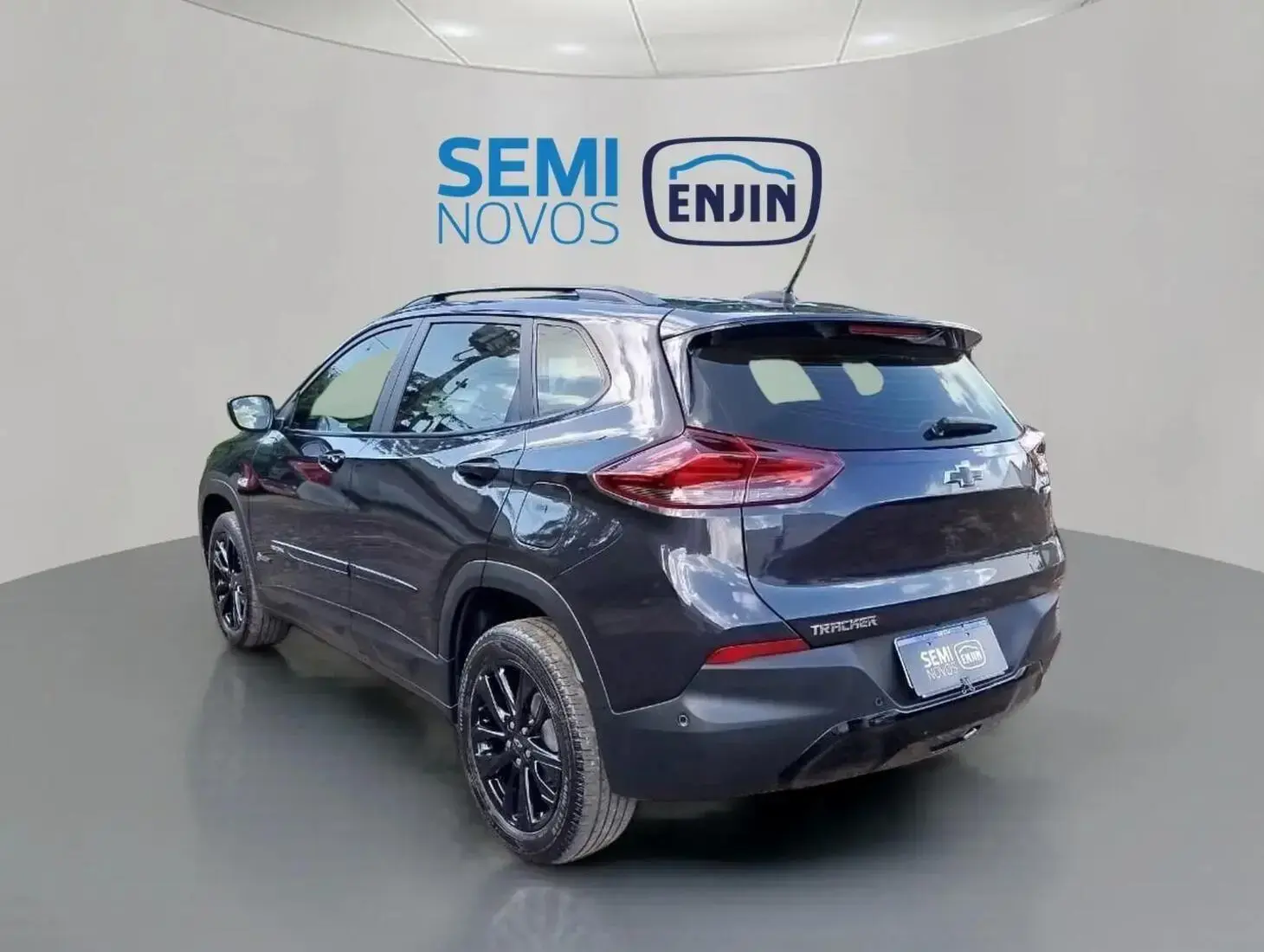 galeria TRACKER MIDNIGHT AT 1.0T