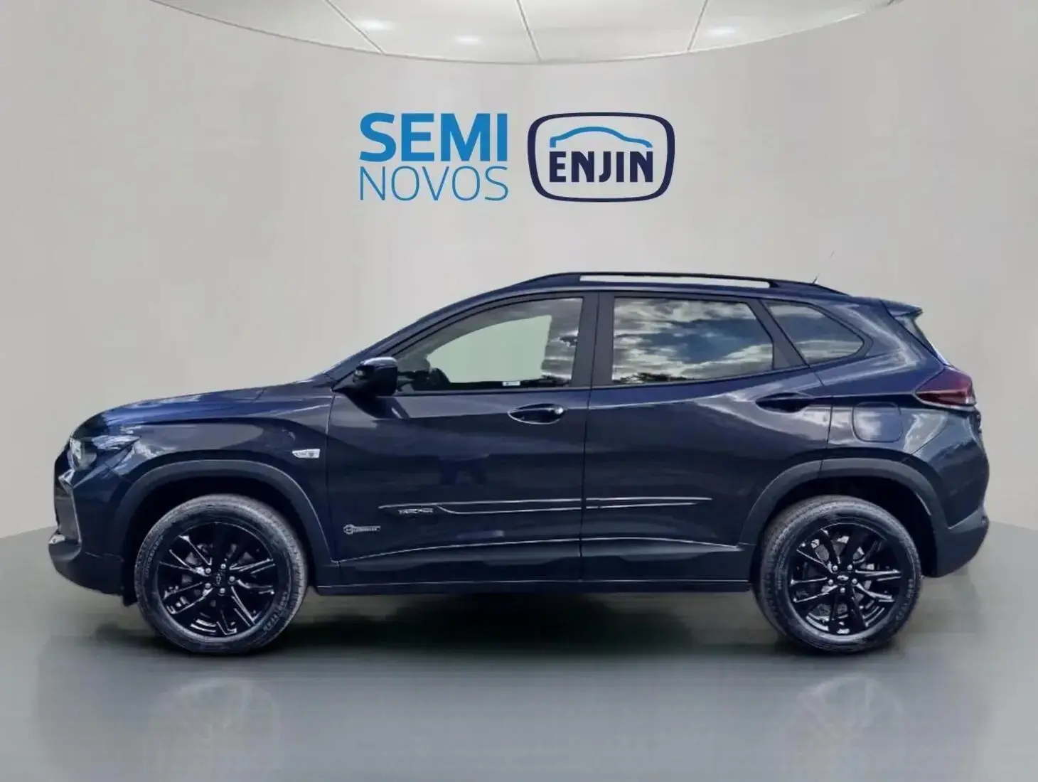 galeria TRACKER MIDNIGHT AT 1.0T