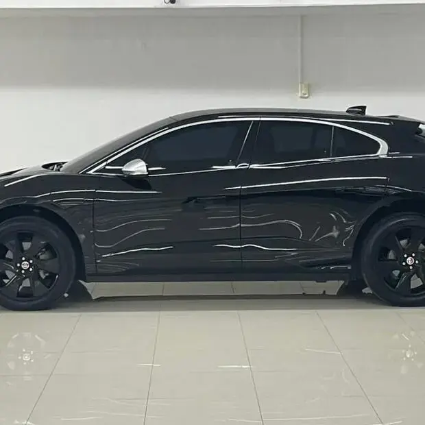 Jaguar I-Pace SE EV400 AWD Aut. (Elétrico)