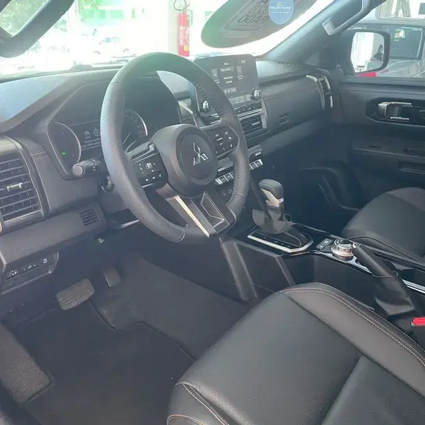 Mitsubishi TRITON KATANA 2.4TDI 16v 4X4 C.D. TRITON KATANA 2.4TDI 16v 4X4 C.D.