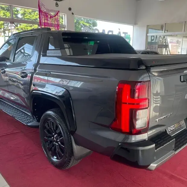 Mitsubishi TRITON KATANA 2.4TDI 16v 4X4 C.D. TRITON KATANA 2.4TDI 16v 4X4 C.D.