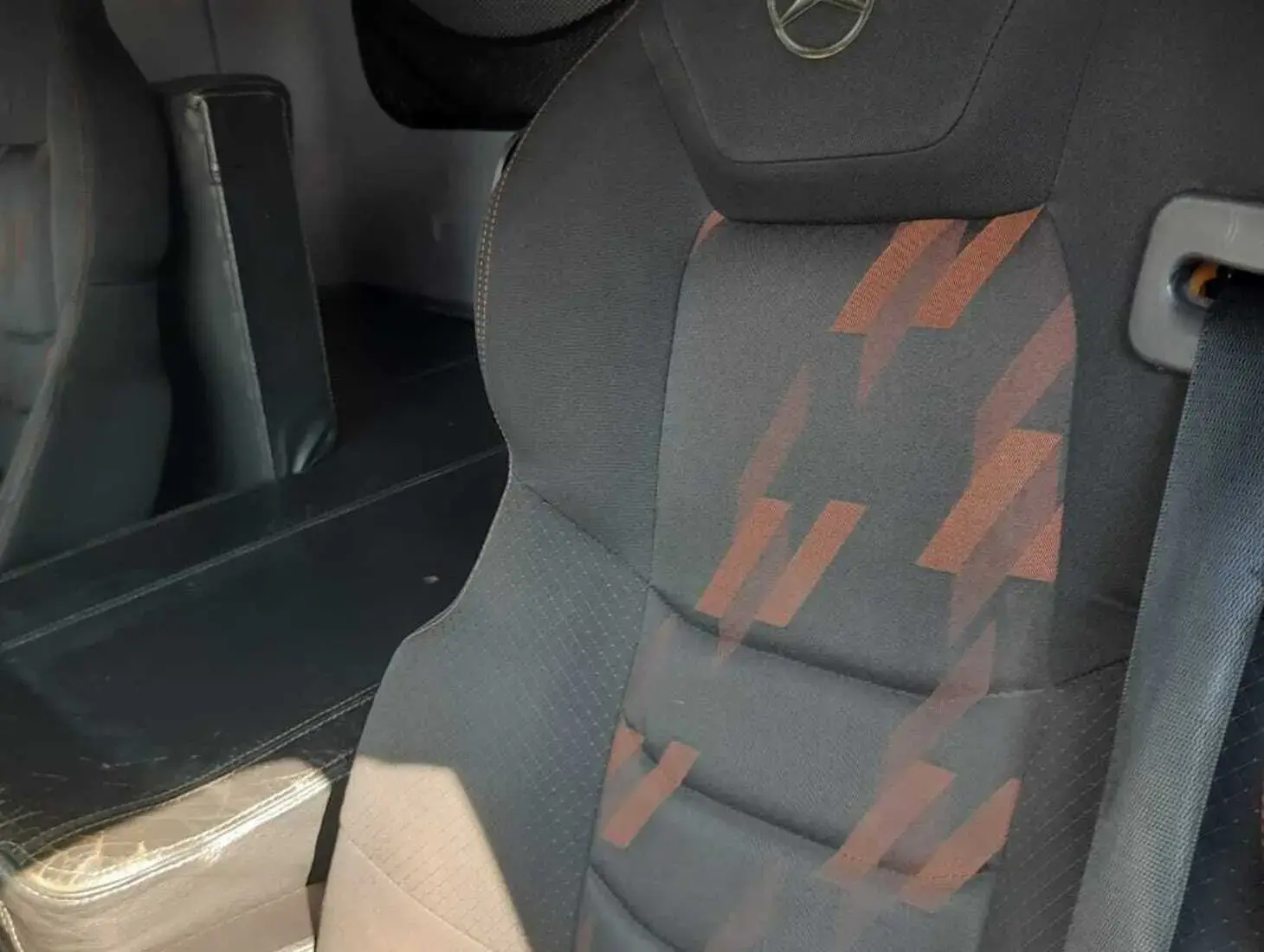 galeria MERCEDES BENZ AXOR 2544 LS 6x2