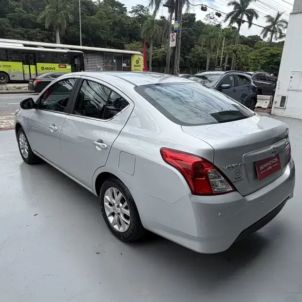 Nissan VERSA 1.6 16V FLEX SV 4P XTRONIC
