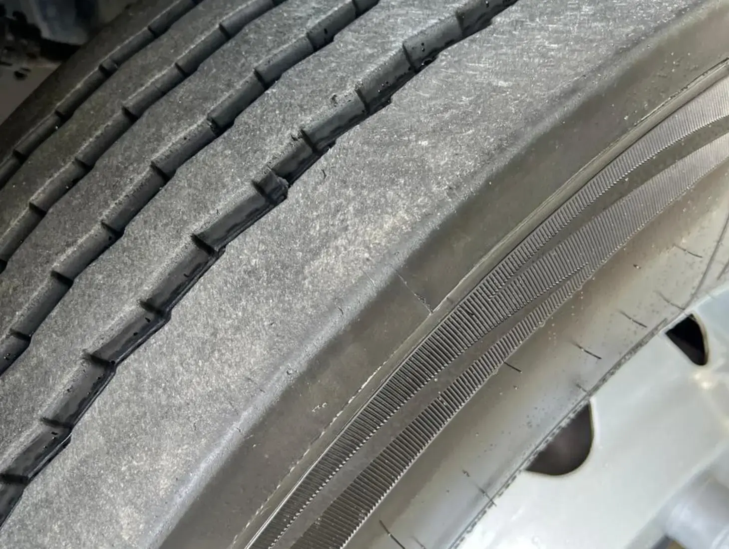 galeria ATEGO 2429 LEITO TETO ALTO