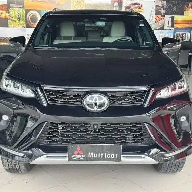 Toyota HILUX SW4 2.8 D-4D TURBO DIESEL DIAMOND 7L 4X4 AUTOMÁTICO