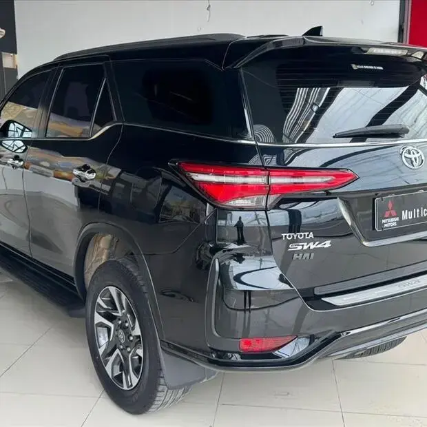 Toyota HILUX SW4 2.8 D-4D TURBO DIESEL DIAMOND 7L 4X4 AUTOMÁTICO