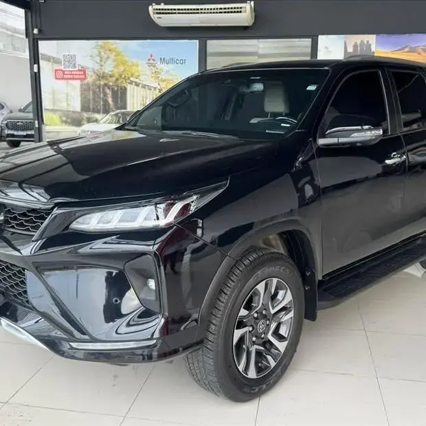 Toyota HILUX SW4 2.8 D-4D TURBO DIESEL DIAMOND 7L 4X4 AUTOMÁTICO