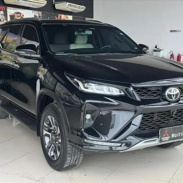 Toyota HILUX SW4 2.8 D-4D TURBO DIESEL DIAMOND 7L 4X4 AUTOMÁTICO