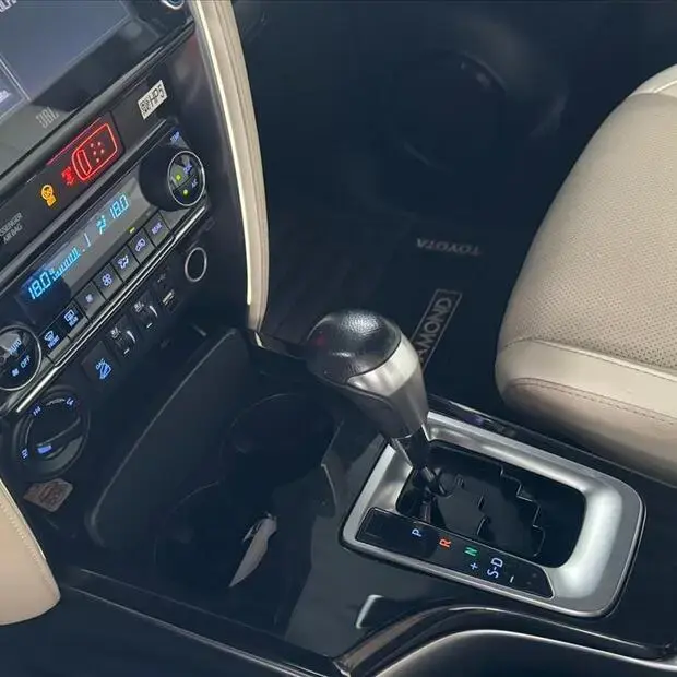 Toyota HILUX SW4 2.8 D-4D TURBO DIESEL DIAMOND 7L 4X4 AUTOMÁTICO