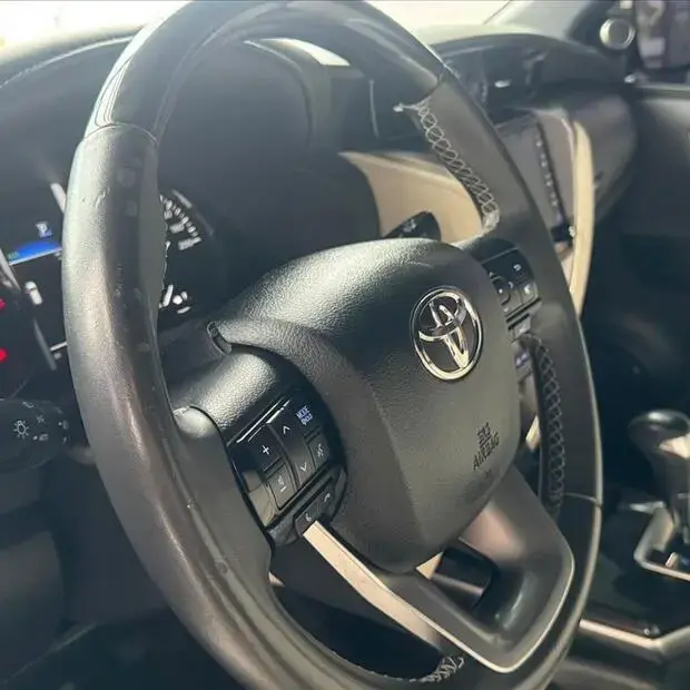 Toyota HILUX SW4 2.8 D-4D TURBO DIESEL DIAMOND 7L 4X4 AUTOMÁTICO