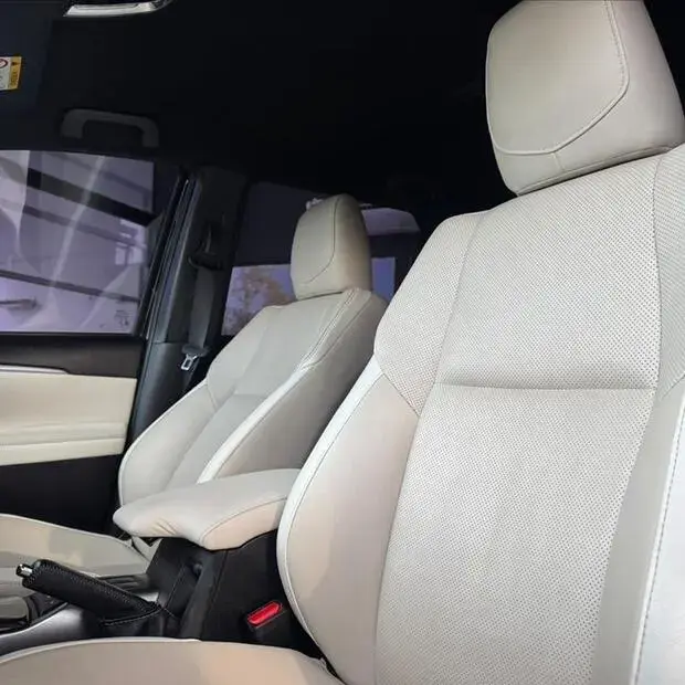 Toyota HILUX SW4 2.8 D-4D TURBO DIESEL DIAMOND 7L 4X4 AUTOMÁTICO