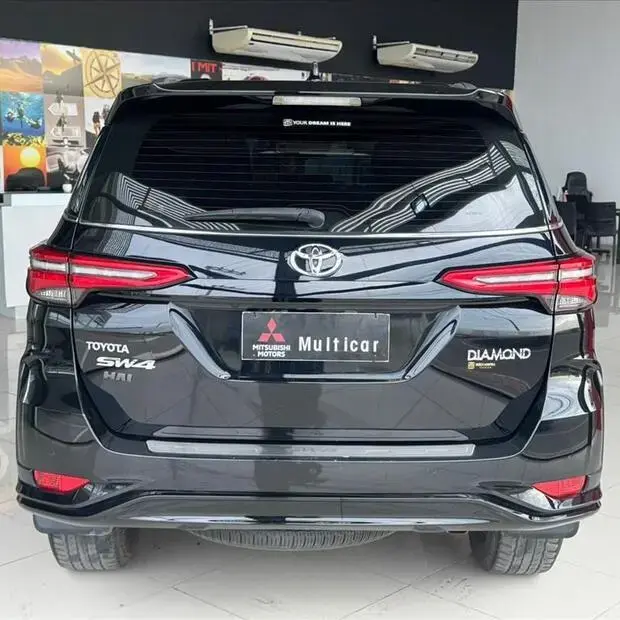 Toyota HILUX SW4 2.8 D-4D TURBO DIESEL DIAMOND 7L 4X4 AUTOMÁTICO