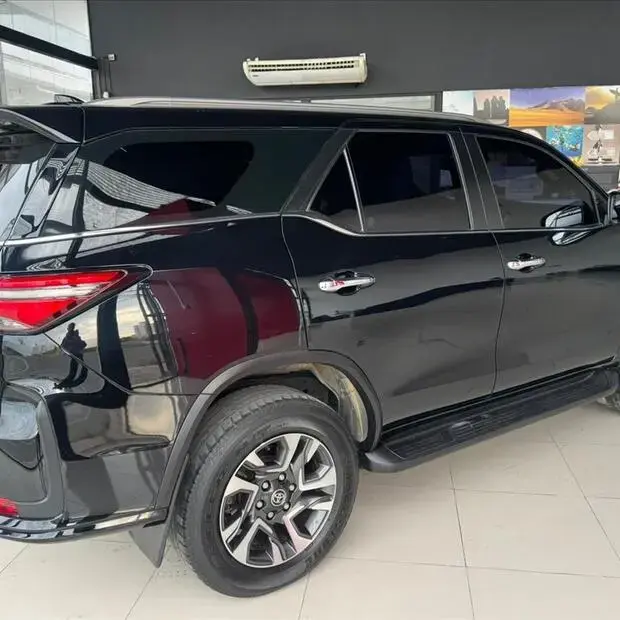 Toyota HILUX SW4 2.8 D-4D TURBO DIESEL DIAMOND 7L 4X4 AUTOMÁTICO