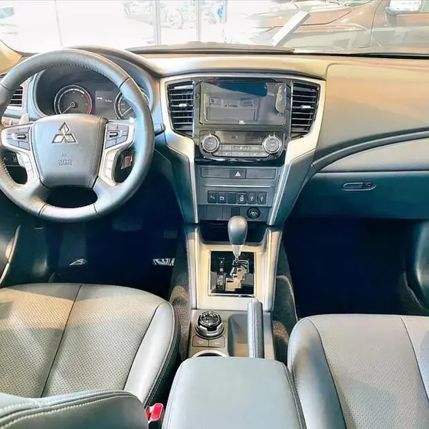 Mitsubishi L200 TRITON 2.4 16V TURBO DIESEL SPORT HPE-S CD 4P 4X4 AUTOMÁTICO